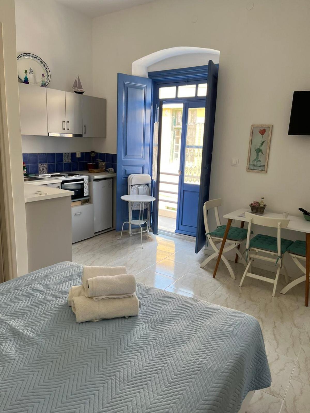 Almira Studios And Apartments Agia Marina  Dış mekan fotoğraf